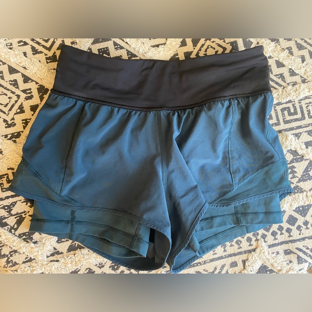 Lululemon Submarine Hotty Hot Shorts, Size 4